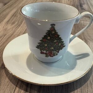 Christmas Tree Teacup Saucer Sets 2 complete sets/ two extra plates Sea Gull